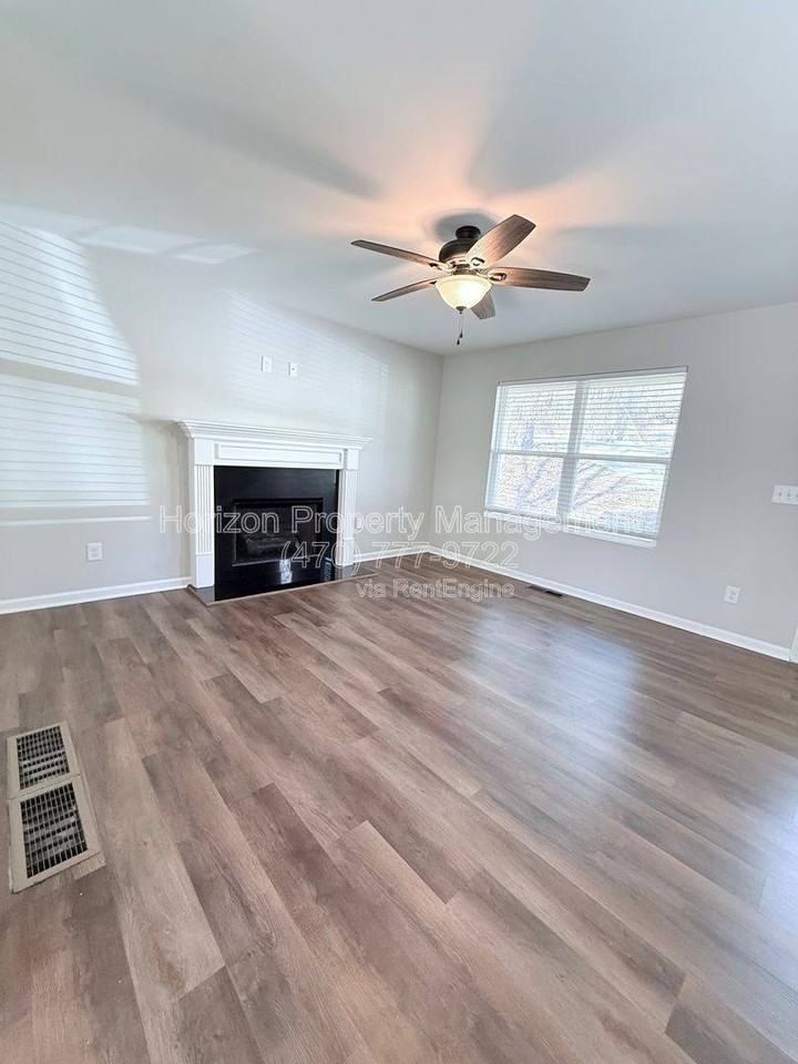 6830 Crystal Cove Trl - Photo 2 of 10