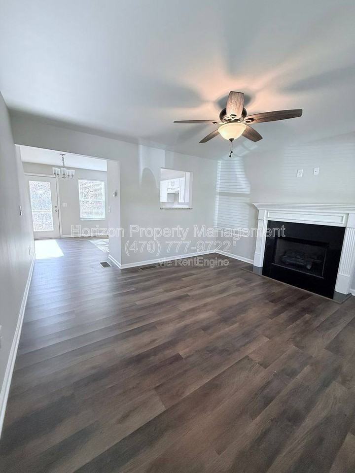 6830 Crystal Cove Trl - Photo 3 of 10