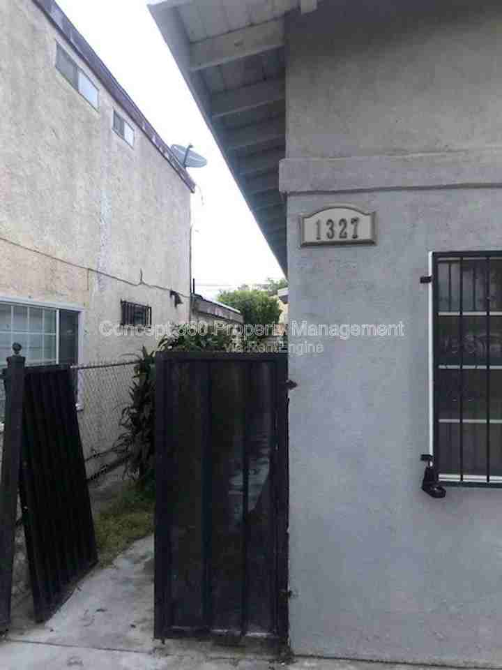 1327 W Parade St - Photo 2 of 10