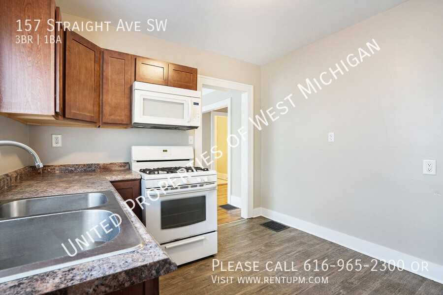 157 Straight Ave Sw - Photo 2 of 19