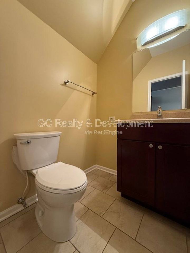 1223 Rhodes Ln - Photo 2 of 10