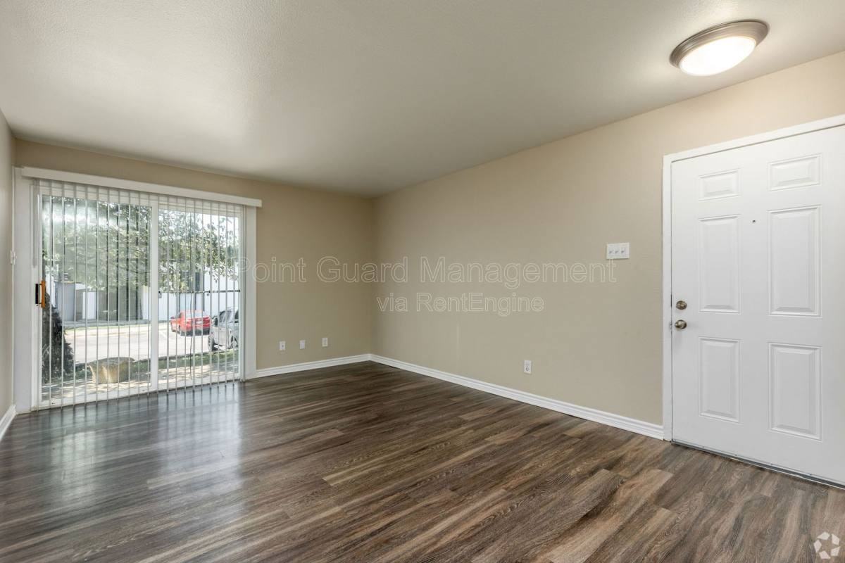 4560 W Kiest Blvd #2056