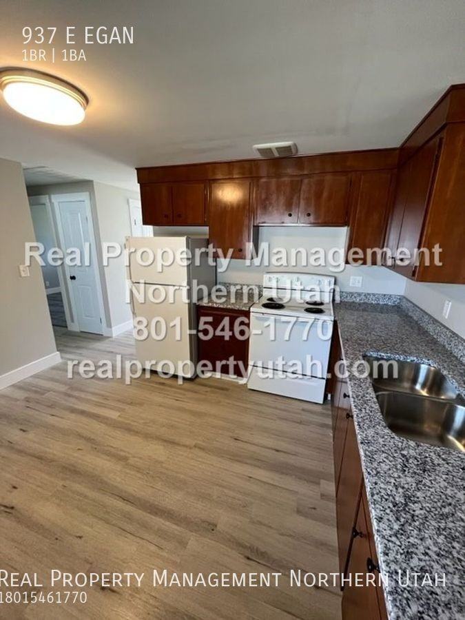 937 Egan St - Photo 5 of 12