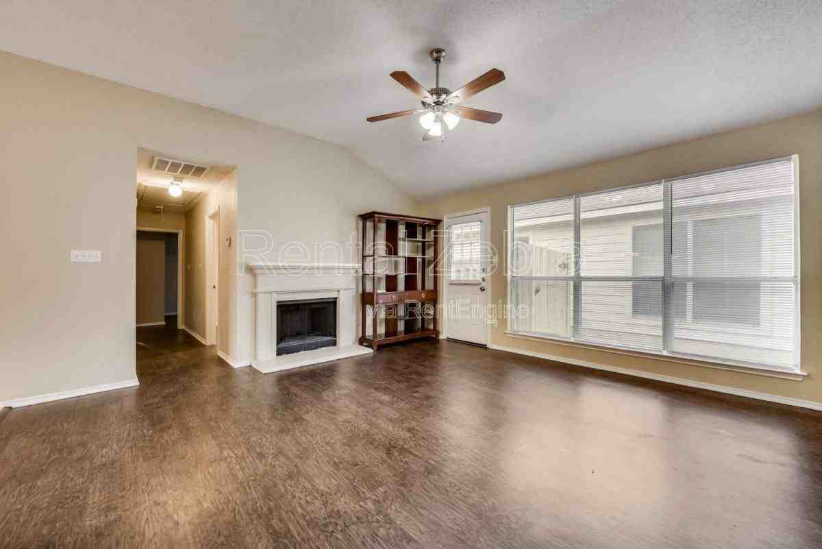 10536 Towerwood Dr - Photo 4 of 10