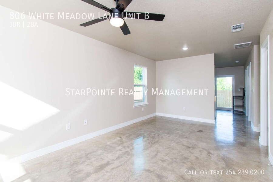 806 White Meadow Ln Apt B - Photo 2 of 18