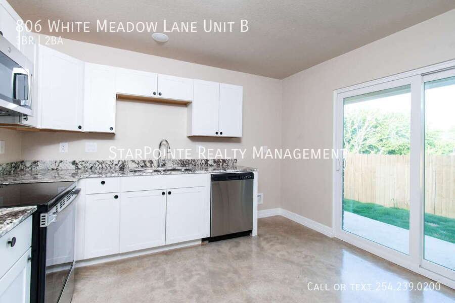 806 White Meadow Ln Apt B - Photo 5 of 18