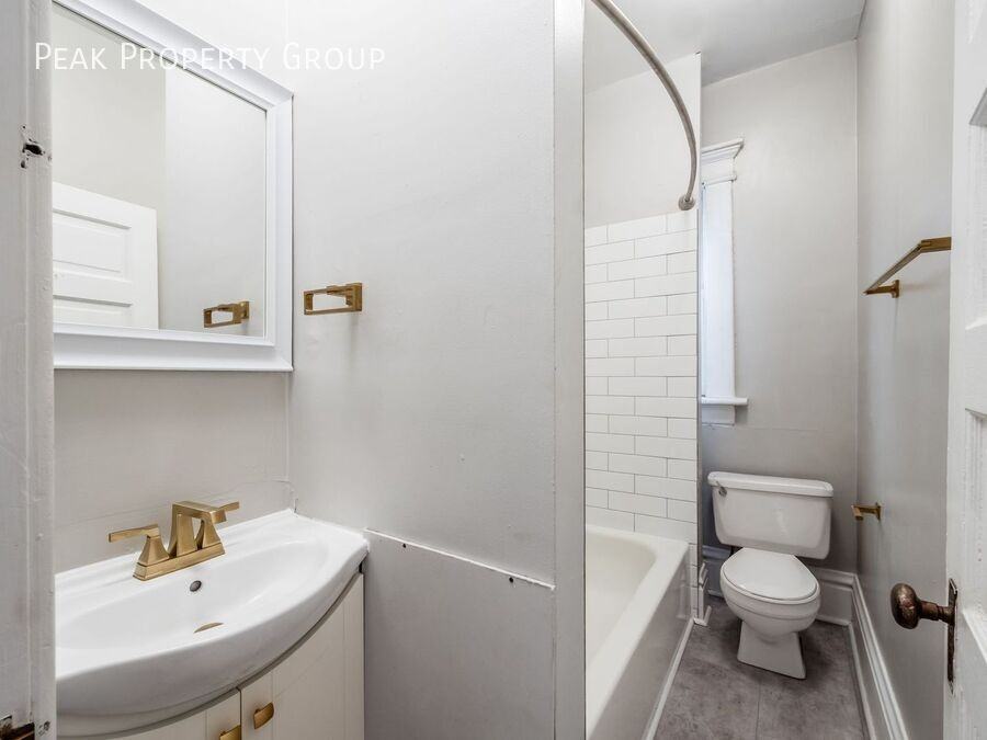 950 Delaware Ave - Photo 5 of 21