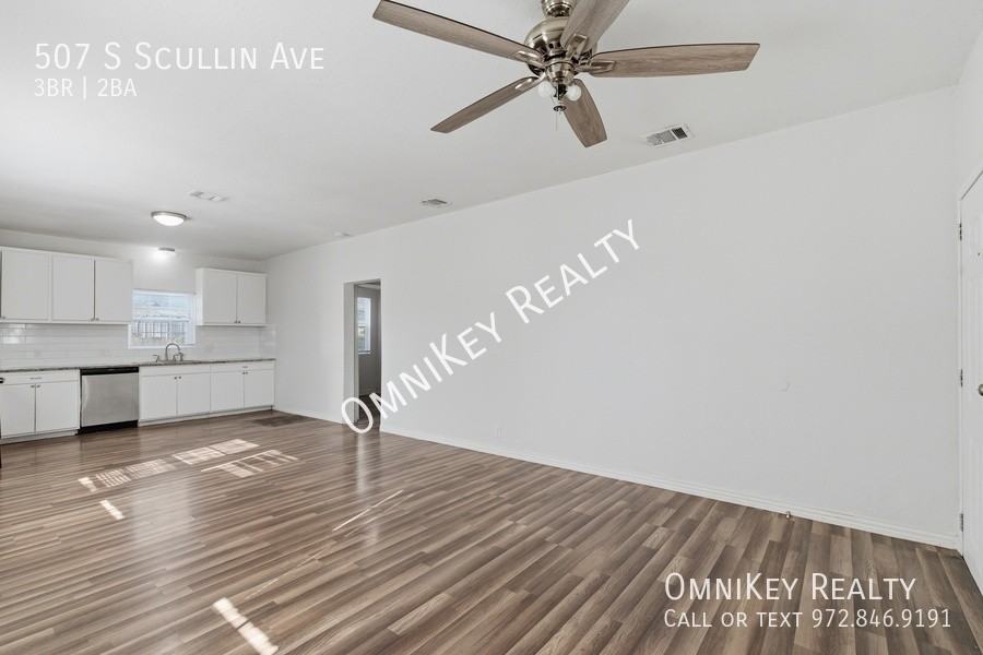 507 S Scullin Ave - Photo 3 of 26