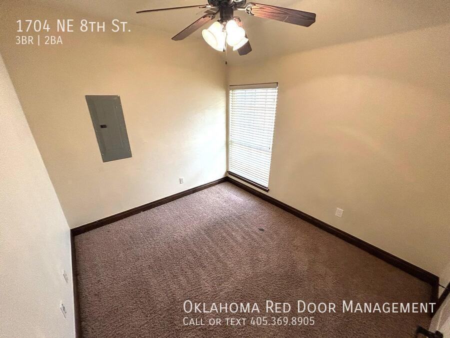 1704 Ne 8th St - Photo 4 of 25