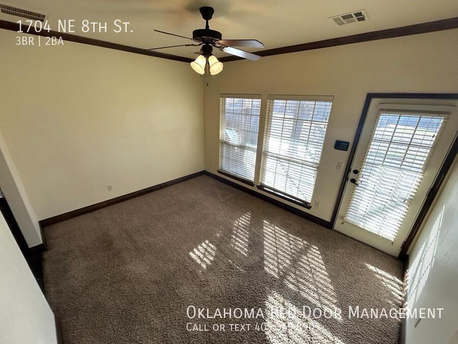 1704 Ne 8th St - Photo 5 of 25