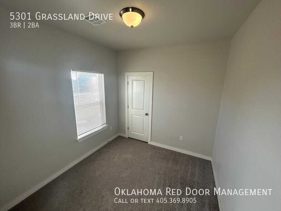 5301 Grassland Dr - Photo 5 of 28