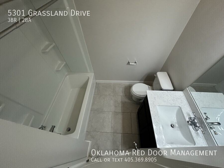5301 Grassland Dr - Photo 6 of 28