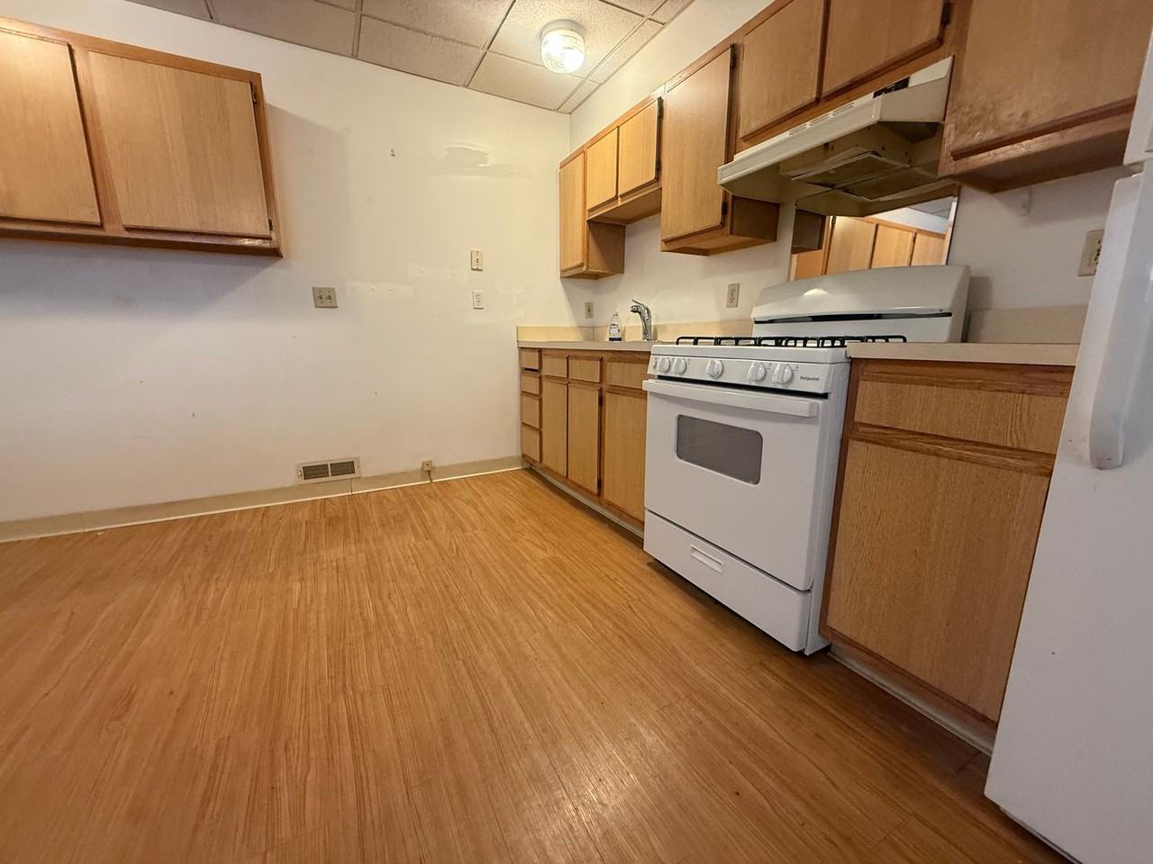 1930 E 123rd St #1 - Photo 5 of 16