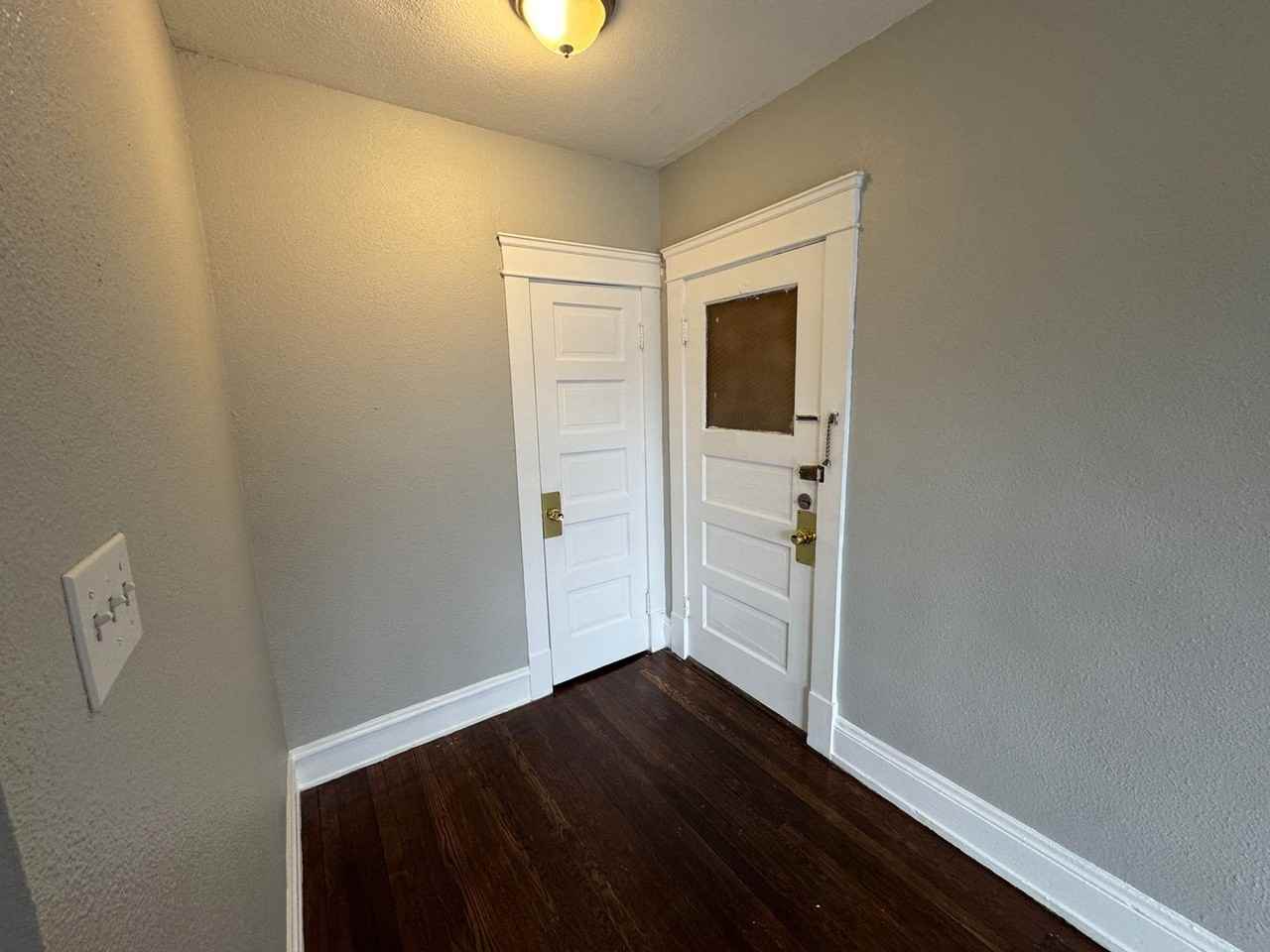 4324 Pearl Rd - Photo 4 of 16