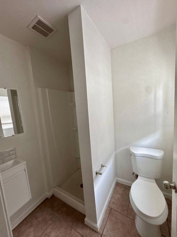 416 1/2 N School St ##3 - Photo 6 of 9