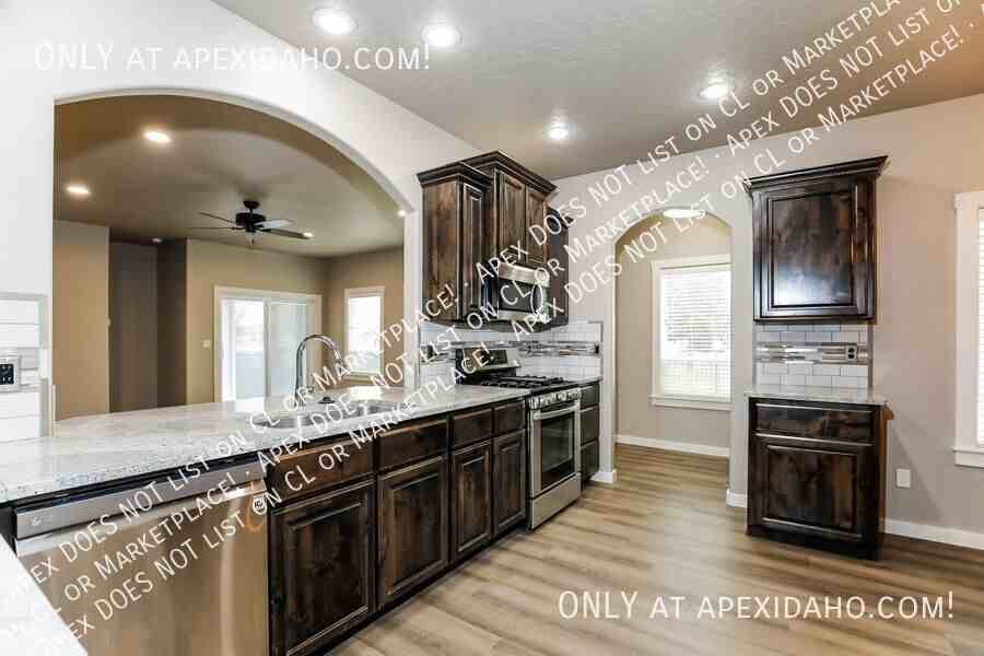 4023 S Lava Springs Loop - Photo 2 of 15