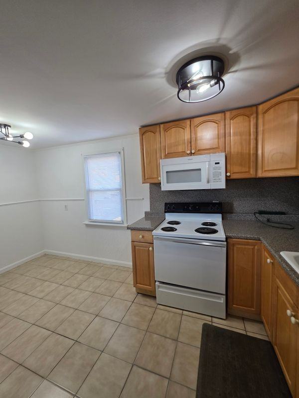 72 High St ##2 - Photo 3 of 13