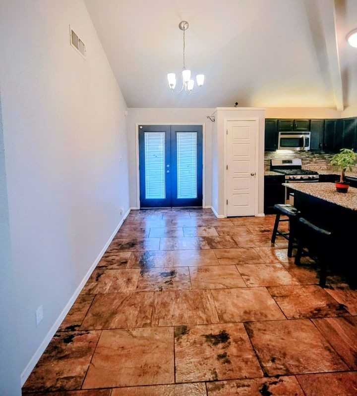 421 Nordstrom Ave - Photo 2 of 7