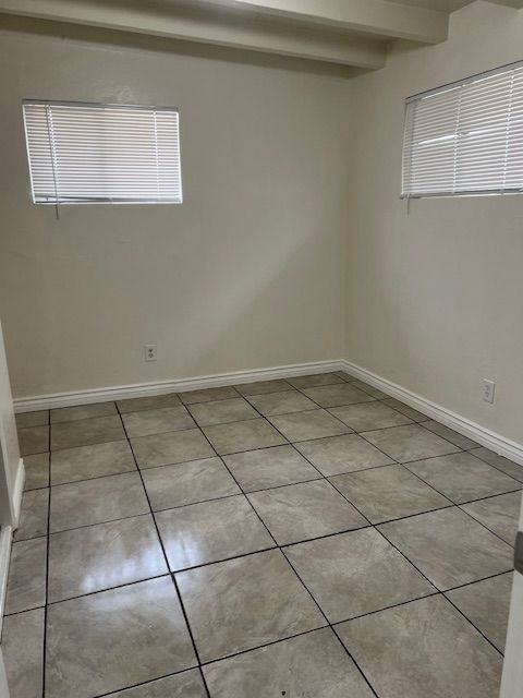 15558 Hesperia Rd - Photo 3 of 10