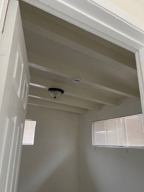 15558 Hesperia Rd - Photo 4 of 10