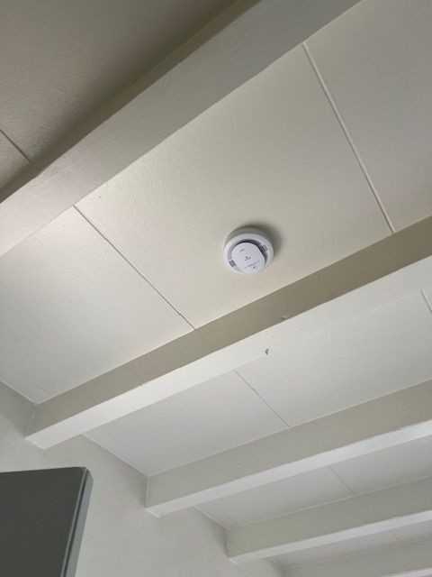 15558 Hesperia Rd - Photo 6 of 10