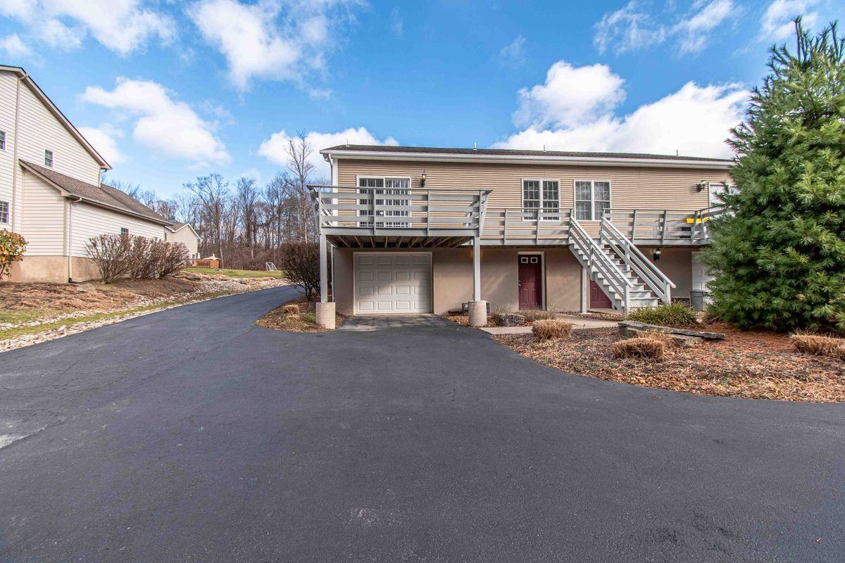 4013 Pond View Dr - Photo 2 of 17