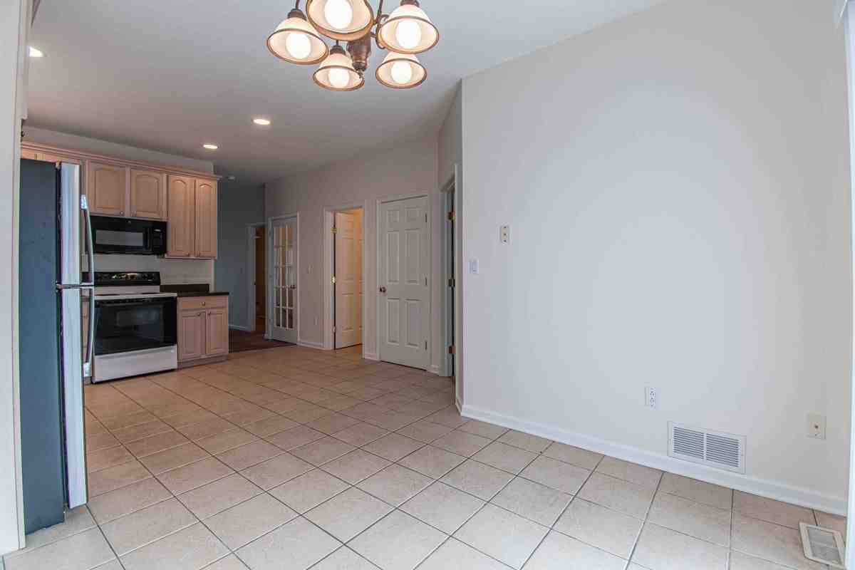 4013 Pond View Dr - Photo 4 of 17