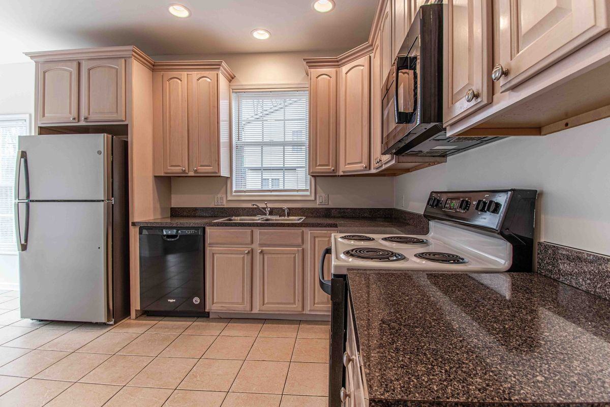 4013 Pond View Dr - Photo 5 of 17