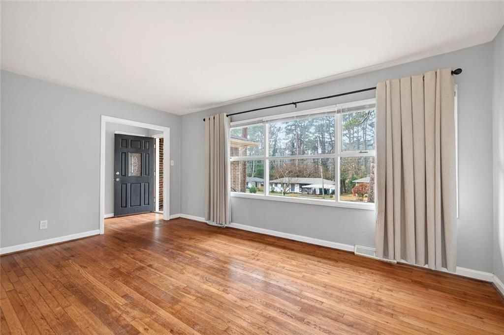 3178 Pinehill Dr - Photo 3 of 18