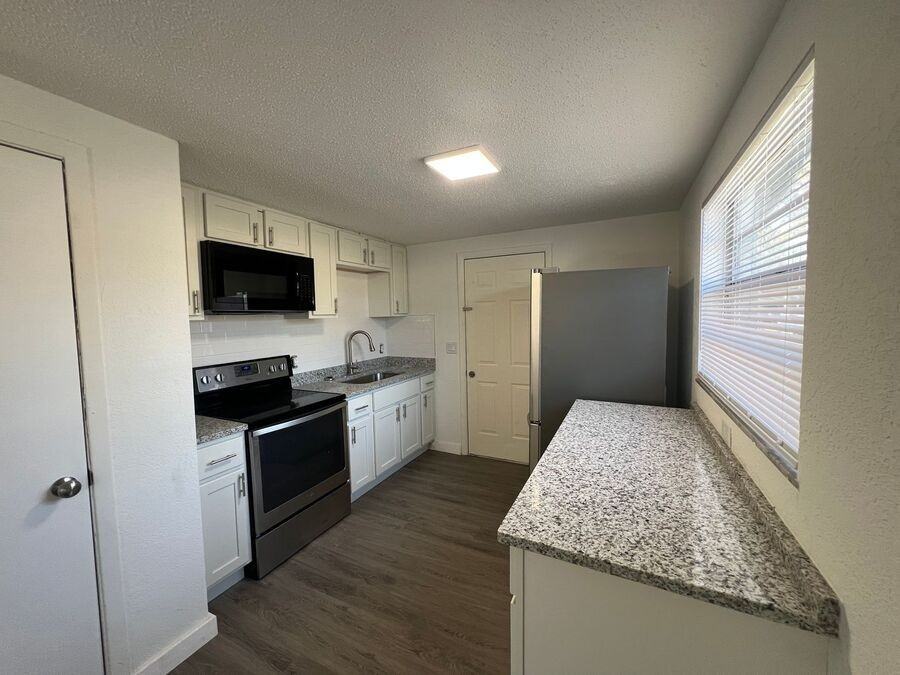 9321 Goldenrod Rd #A - Photo 3 of 7