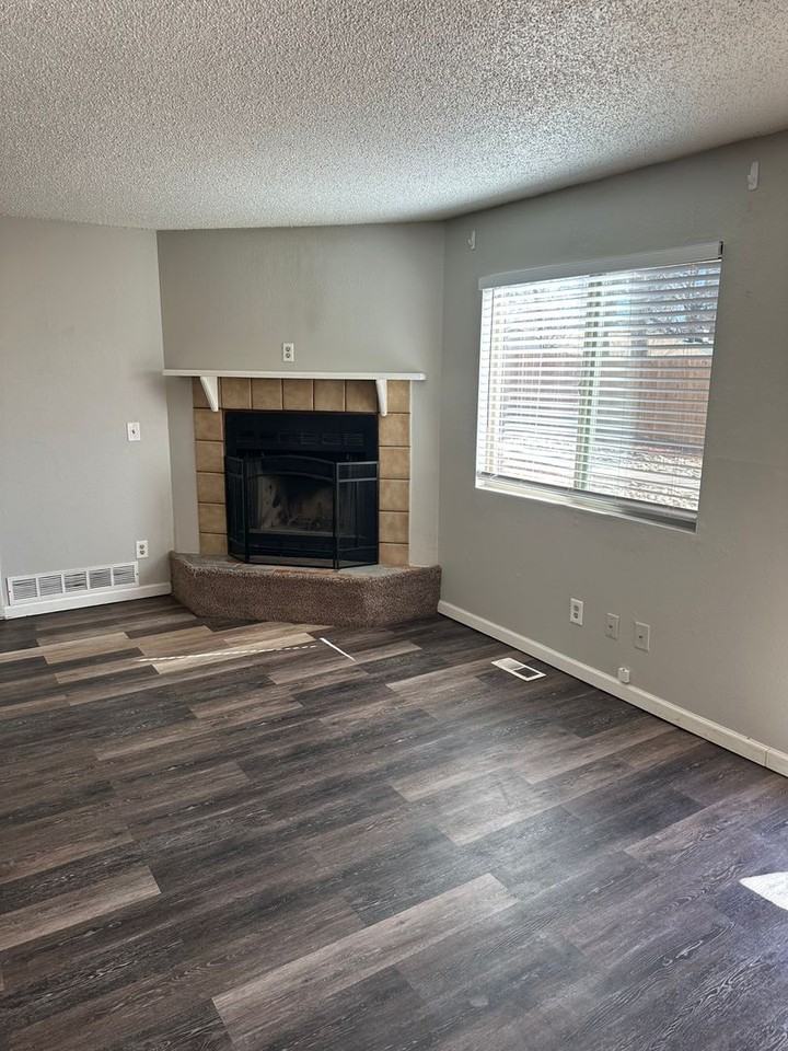 2609 E Dale St #6M - Photo 4 of 17