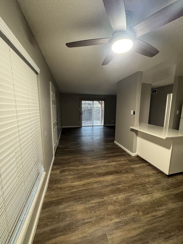 Providence House Apartments - Photo 4 of 29