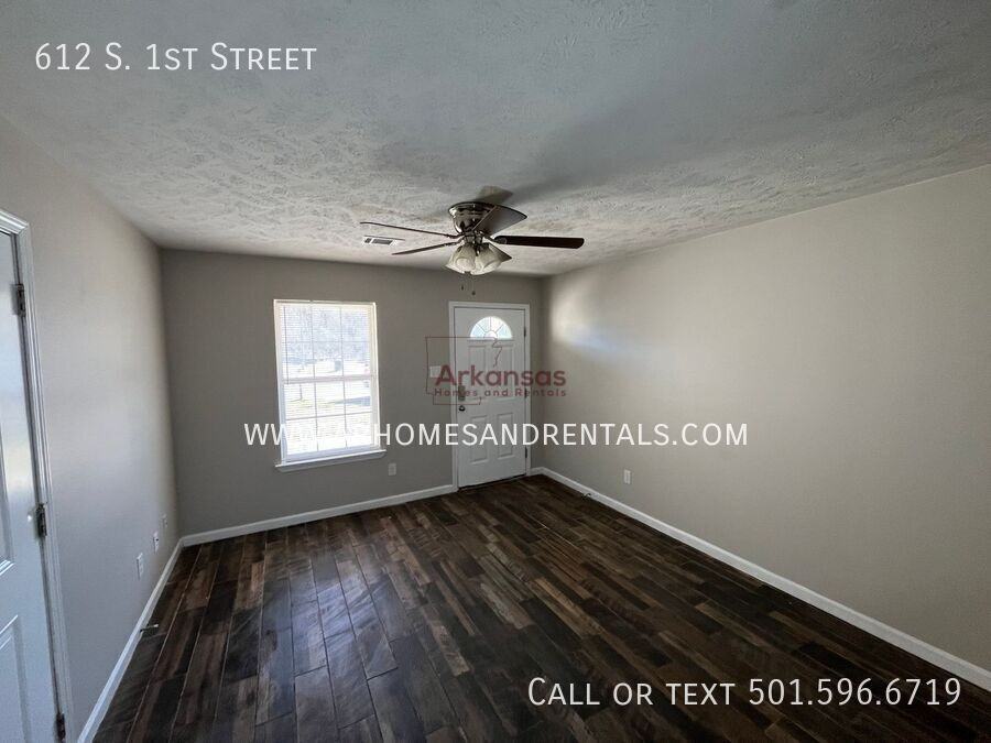 612 S 1st St - Photo 2 of 9