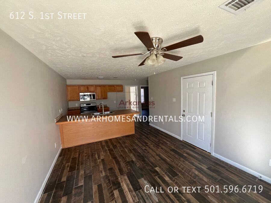 612 S 1st St - Photo 3 of 9