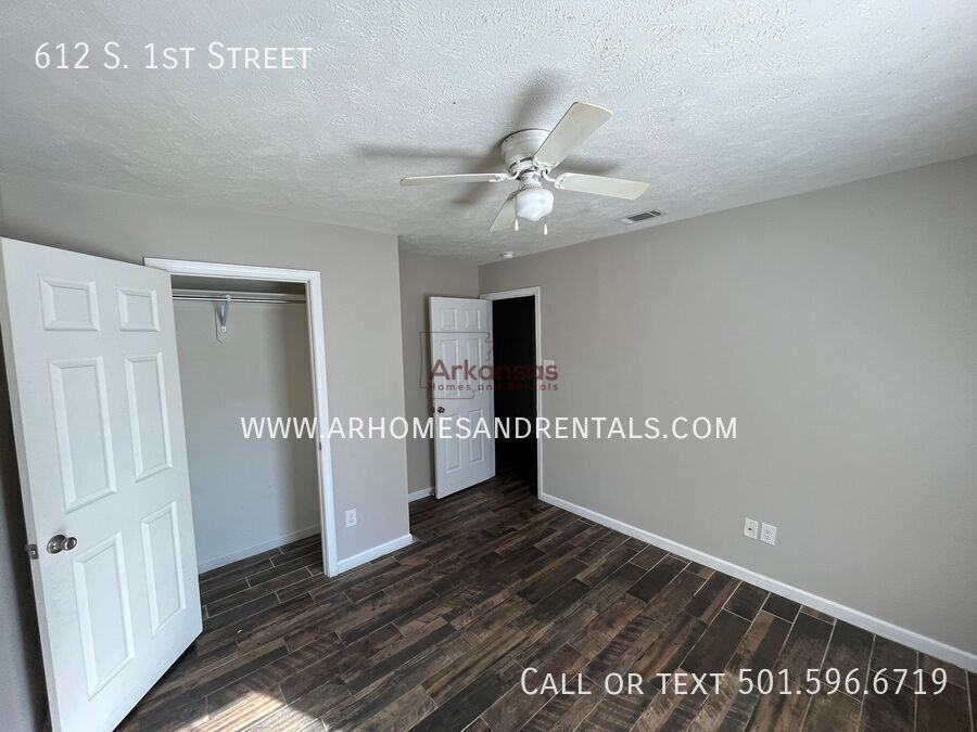 612 S 1st St - Photo 6 of 9