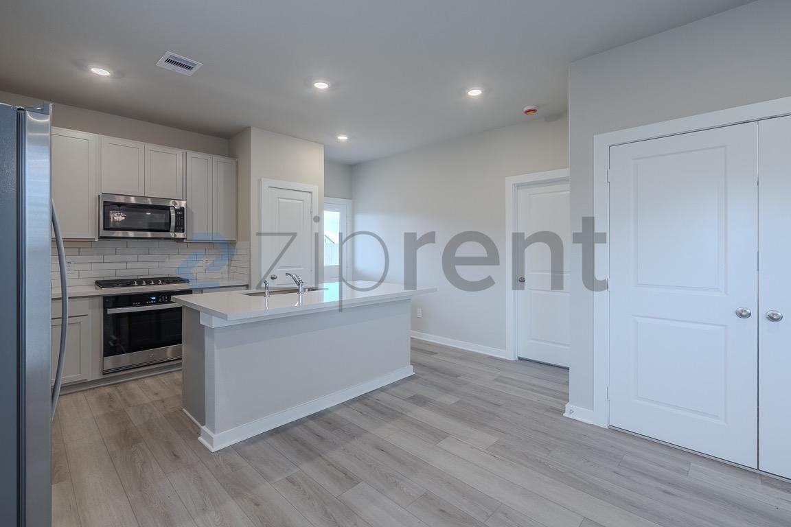 13323 Prado Ridge Ln - Photo 7 of 29