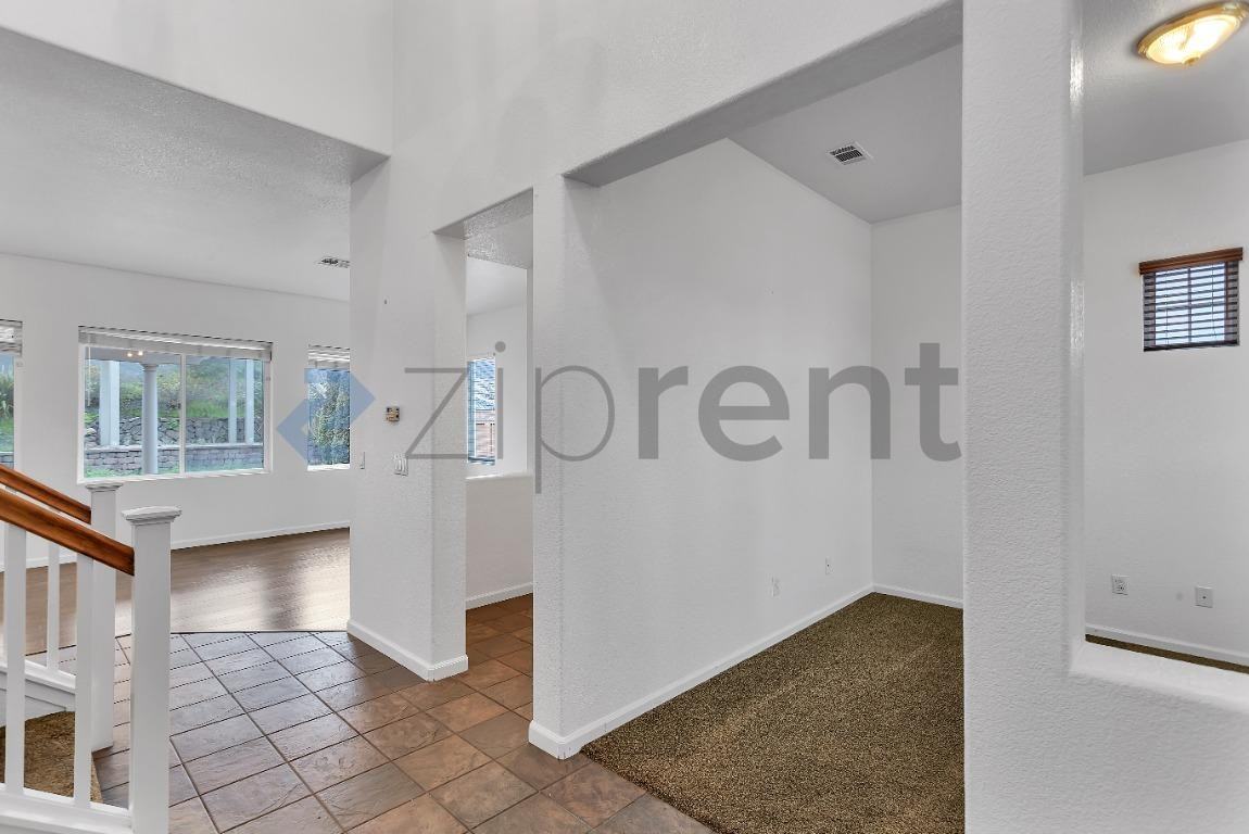 3906 Glacier Ct - Photo 4 of 46