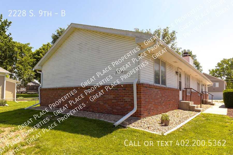 2228 S 9th St #B - Photo 2 of 50