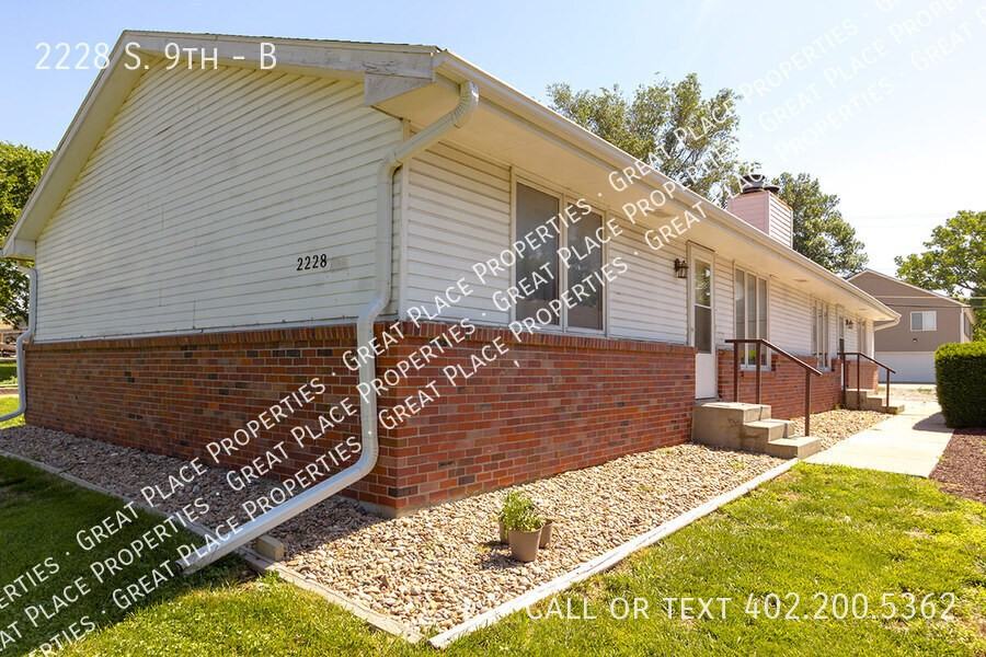 2228 S 9th St #B - Photo 3 of 50