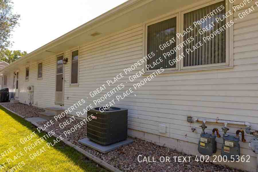 2228 S 9th St #B - Photo 4 of 50