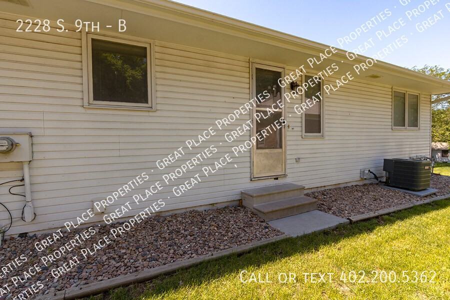 2228 S 9th St #B - Photo 5 of 50