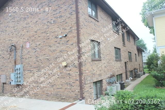1560 S 20th St #7 - Photo 3 of 20