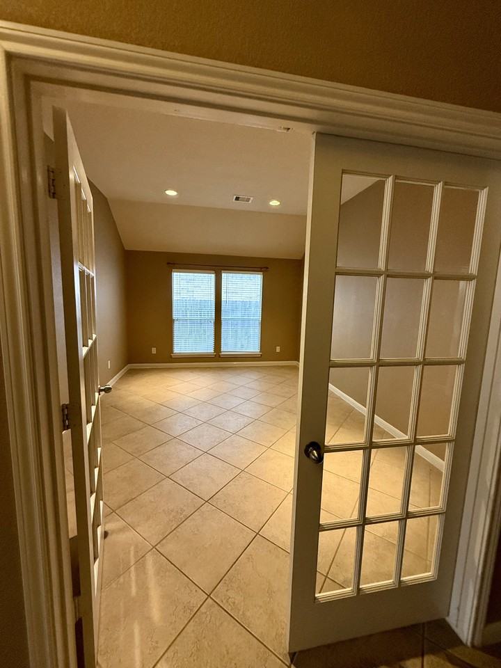 20805 Prestwick Dr #1 - Photo 4 of 38