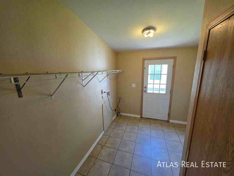 2990 W C St #27 - Photo 3 of 12