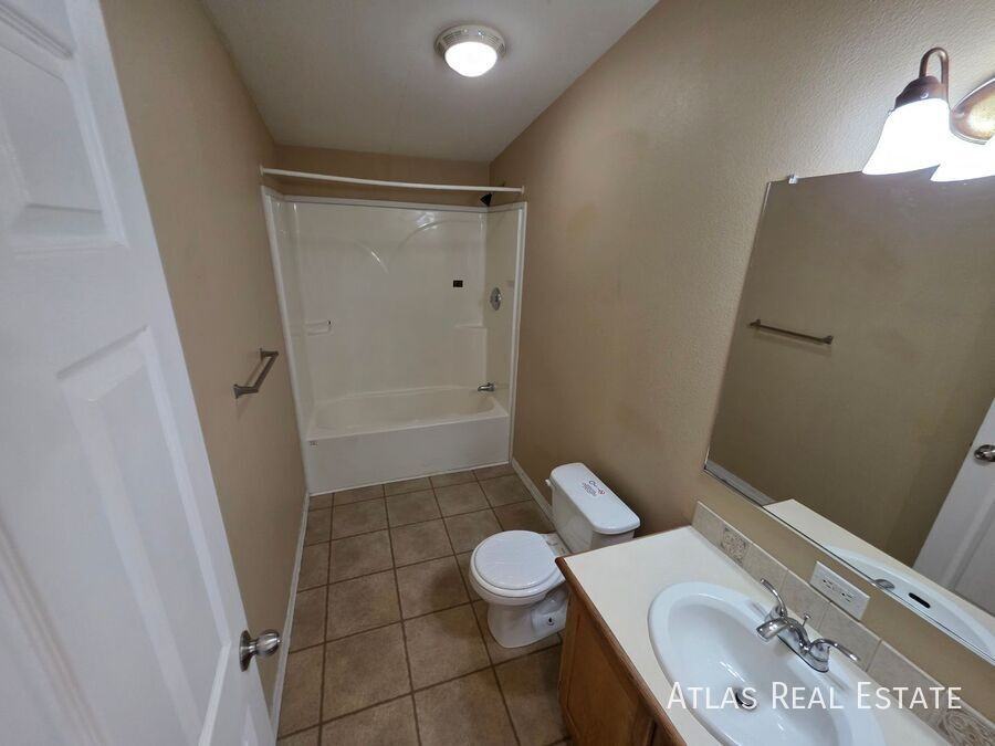 2990 W C St #27 - Photo 5 of 12