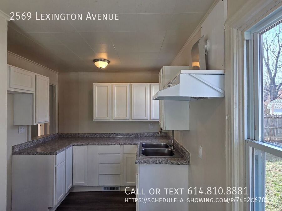 2569 Lexington Ave - Photo 4 of 16