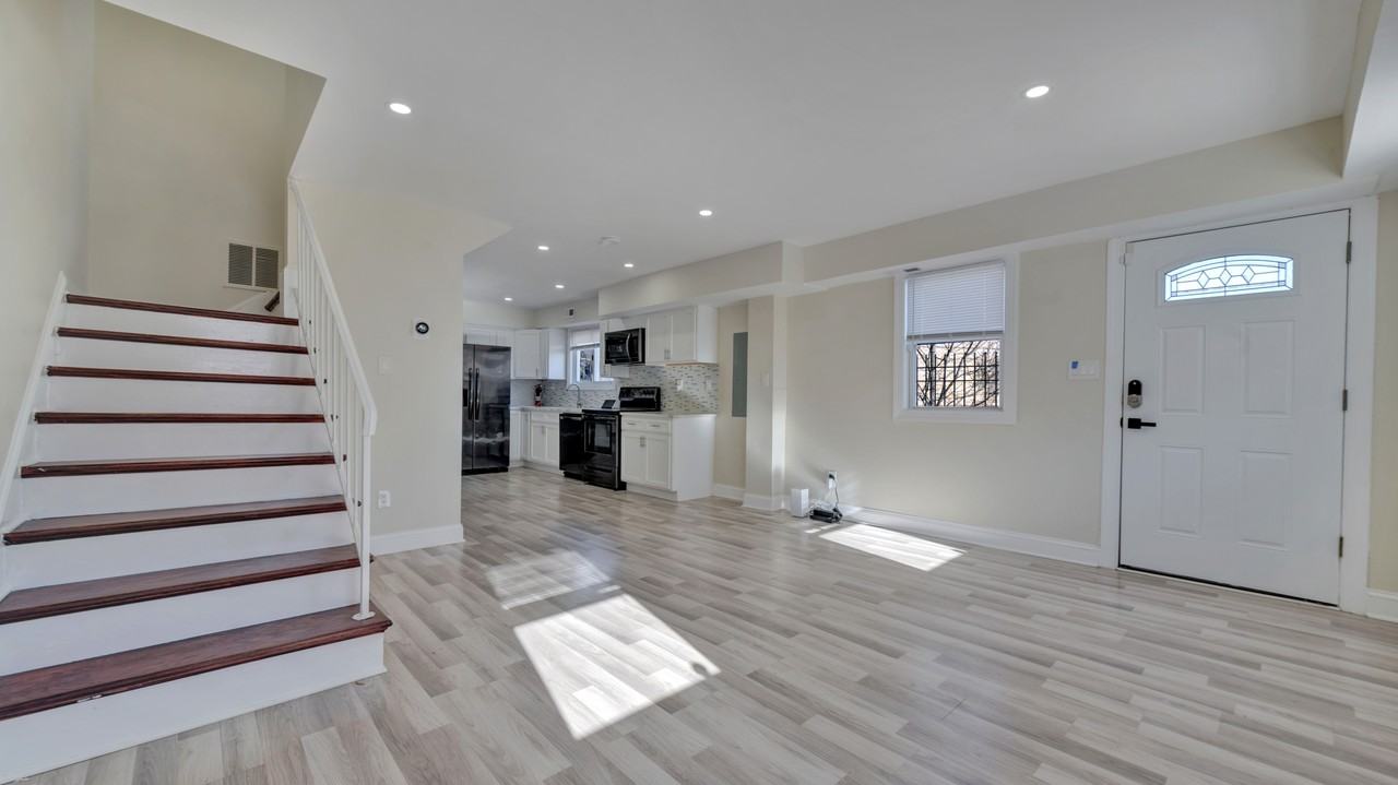 5338 Jay St Ne - Photo 3 of 16