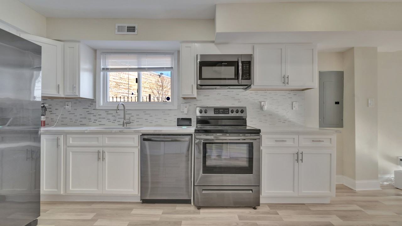 5338 Jay St Ne - Photo 5 of 16