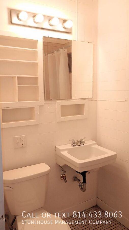 620 E 6th St #2ndFL - Photo 5 of 11