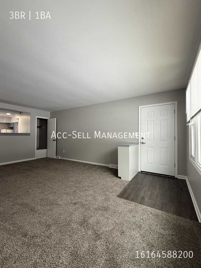 5796 Christie Ave Se - Photo 3 of 15